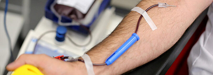 Blut spenden: Viele Menschen helfen regelmäßig.