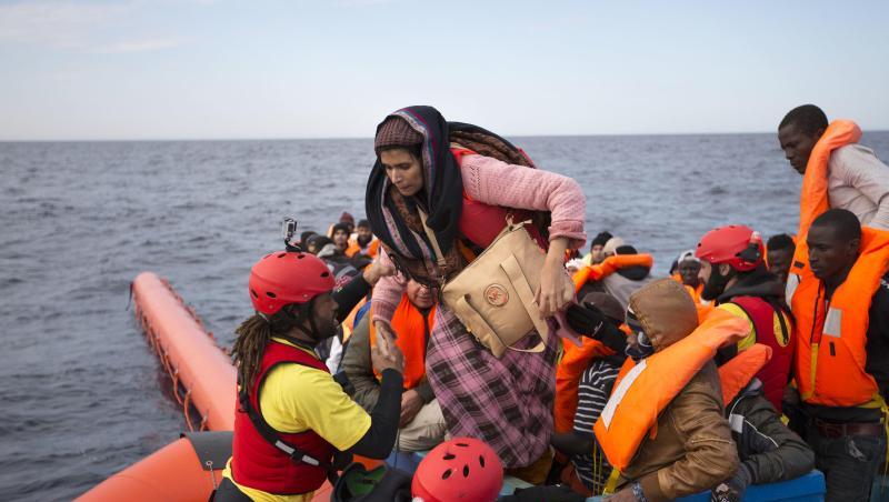 Flüchtlinge werden nördlich der libyschen Stadt Sabratha aus einem Schlauchboot gerettet. Ihnen droht oft der Rücktransport in das Bürgerkriegsland. Flüchtlinge werden nördlich der libyschen Stadt Sabratha aus einem Schlauchboot gerettet. Ihnen droht oft der Rücktransport in das Bürgerkriegsland.