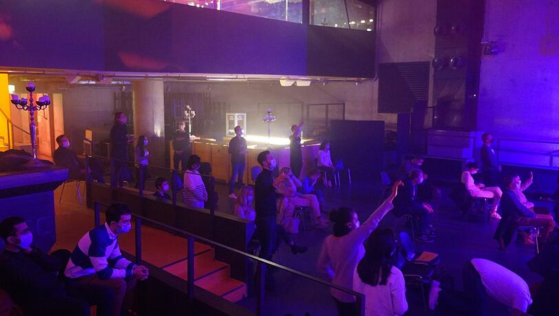 Gefeiert wird im Neuraum, einer Großraumdisco.