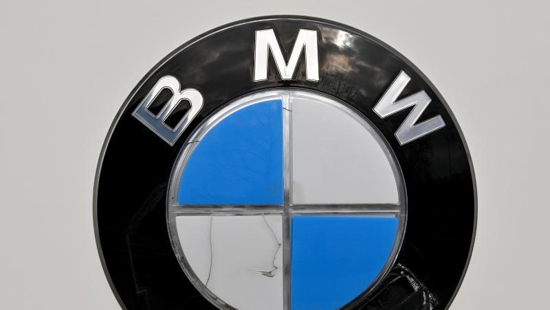 Die BMW-Logo vor der Konzernzentrale in der bayerischen Landeshauptstadt.