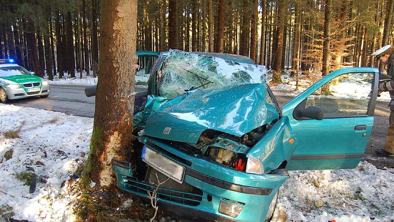 Mit ausreichender Winterausrüstung können solche Unfälle vermieden werden. Mit ausreichender Winterausrüstung können solche Unfälle vermieden werden.