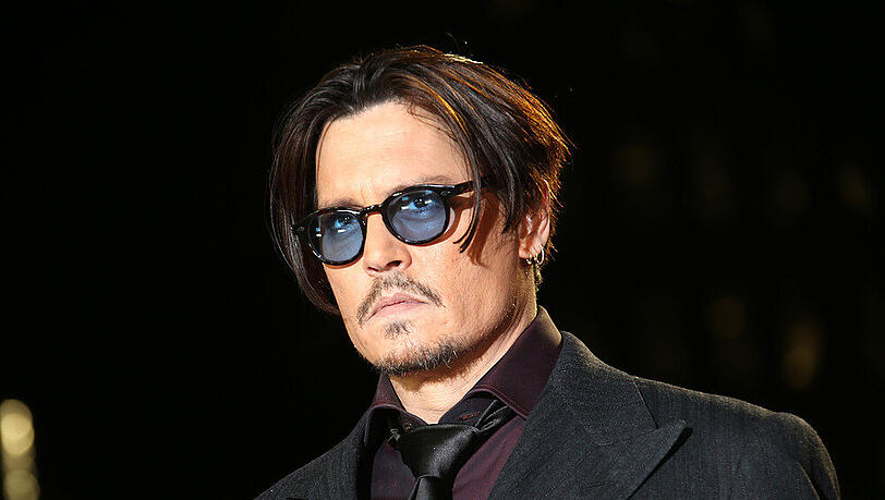 Zähne zusammenbeißen: Johnny Depp leidet unter einer Handverletzung Zähne zusammenbeißen: Johnny Depp leidet unter einer Handverletzung