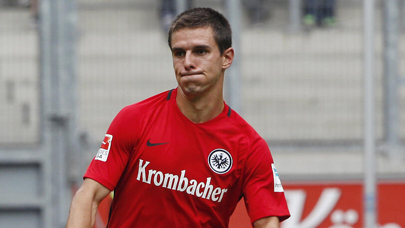Ins Eintracht-Trainingslager nach Abu Dhabi war Johannes Flum nicht mehr mitgereist, er hielt sich mit den übrigen nicht für das Camp berücksichtigten Profis und U19-Trainer Alexander Schur fit.