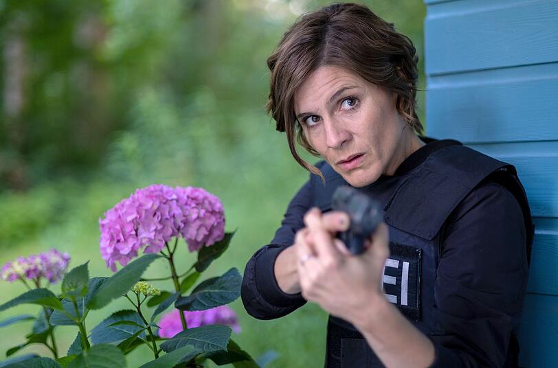 Seit 2017 ermittelt Christina Hecke als empathische Hauptkommissarin Judith Mohn im Saarland. Mit ihrem Kollegen Freddy versucht sie, eine Stalkerin auf Rachefeldzug zu stoppen. Seit 2017 ermittelt Christina Hecke als empathische Hauptkommissarin Judith Mohn im Saarland. Mit ihrem Kollegen Freddy versucht sie, eine Stalkerin auf Rachefeldzug zu stoppen.