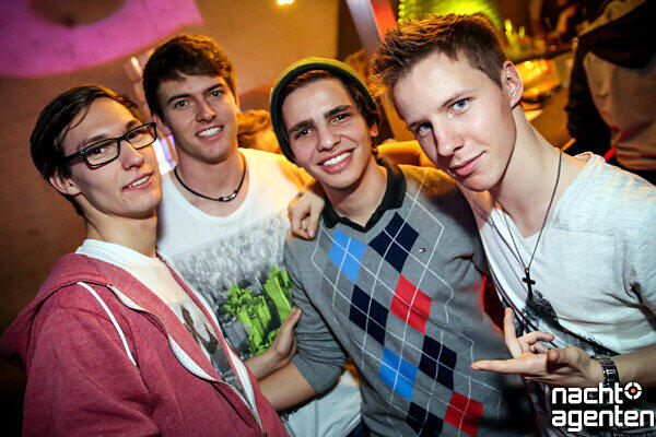 Die besten Party-Bilder vom Samstag. Hier im Neuraum.