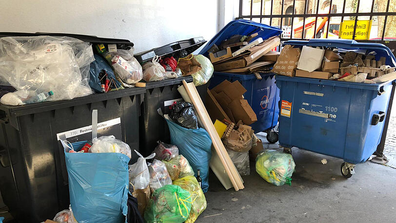 Die Tonnen am Preysingplatz können wegen eines Falschparkers nicht geleert werden.