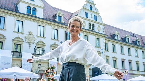Gloria Fürstin von Thurn und Taxis mischte sich im Park von Schloss St. Emmeram unter die Gäste.