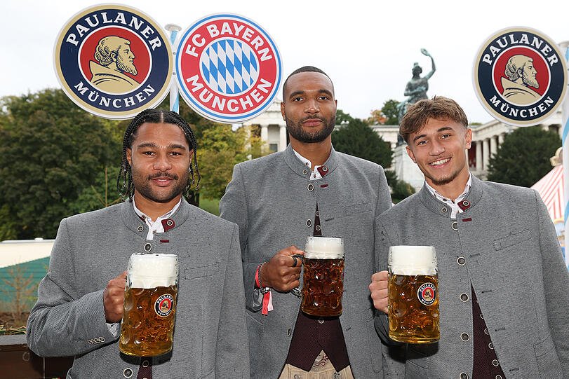 Die Bayern feiern beim traditionellen Oktoberfest-Besuch in der Käfer-Schänke.