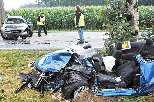 Ein Bild der Zerstörung: die Unfallstelle bei Hohenkammern.