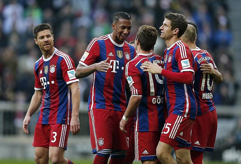 Freuen sich auf die Rückrunde und wollen den Vorsprung von Spitzenreiter FC Bayern auf den VfL Wolfsburg gleich weiter ausbauen: Thomas Müller, Jerôme Boateng.