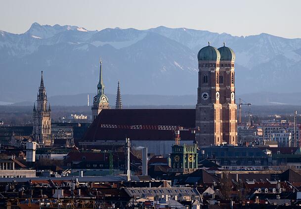 Sonnige Stunden warten auf Münchner. Allerdings sollte man sich dick einpacken (Archivbild). Sonnige Stunden warten auf Münchner. Allerdings sollte man sich dick einpacken (Archivbild).