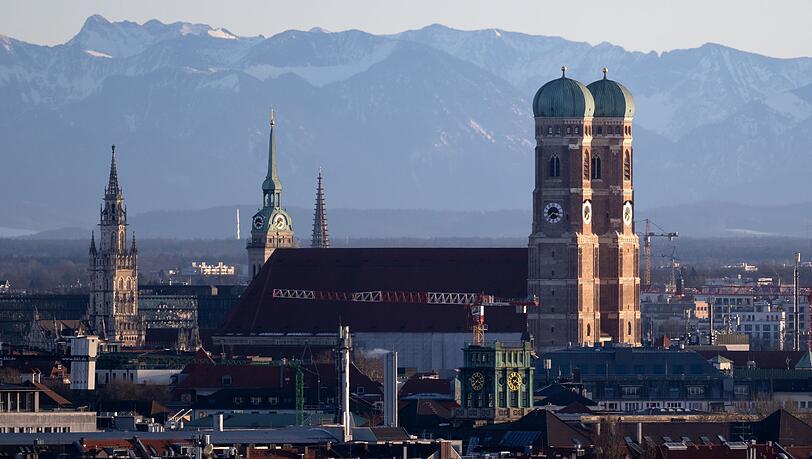 Sonnige Stunden warten auf Münchner. Allerdings sollte man sich dick einpacken (Archivbild).