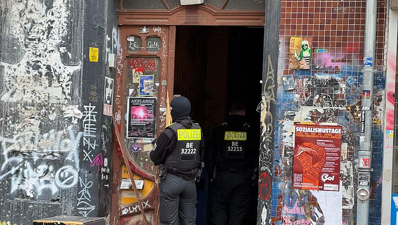 Ein halbes Jahr nach dem Anschlag auf Stromleitungen zum Techpark Adlershof durchsucht die Polizei Wohnungen in mehreren Bundesl&auml;ndern. (Archivbild)