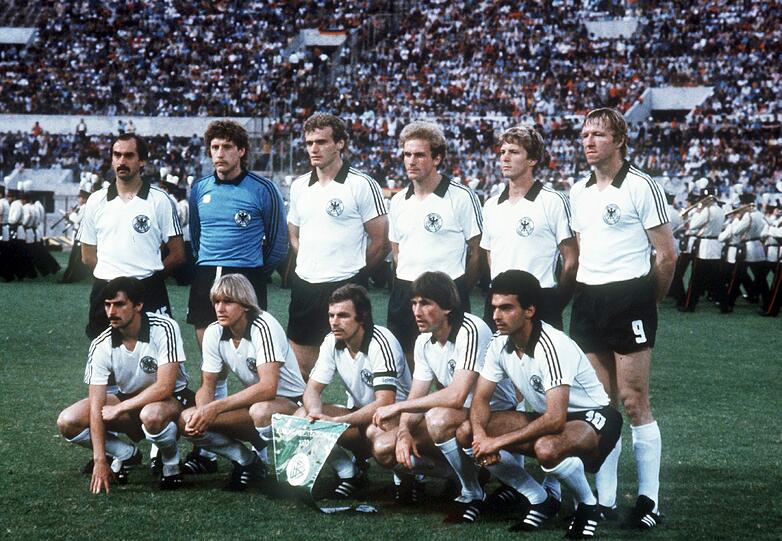 Ihm folget Bernhard Dietz bis 1981 als DFB-Kapitän.