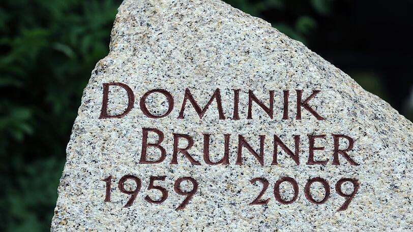 Das Grab von Dominik Brunner im niederbayerischen Ergoldsbach.