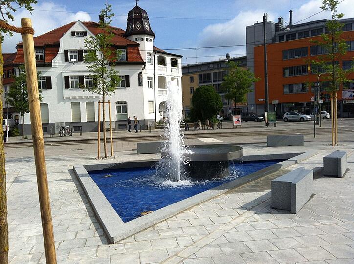 Der Brunnen am "Moosacher Stachus"