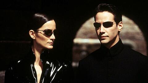 Carrie-Anne Moss als Trinity und Keanu Reeves als Neo in "Matrix Reloaded" (2003).