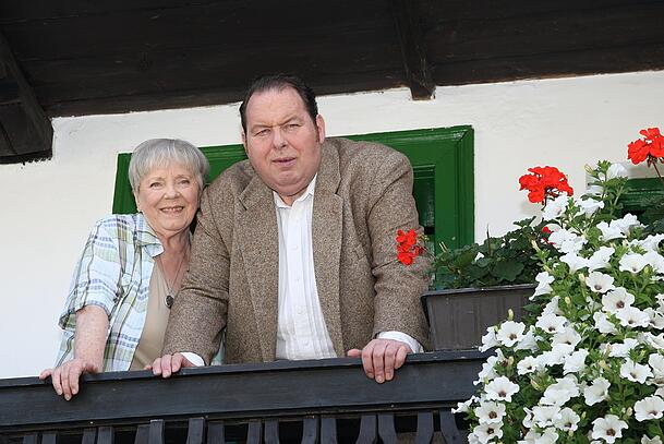 Die Schauspieler Ottfried Fischer als Benno Berghammer in "Der Bulle von Tölz" und Ruth Drexel als seine Film-Mutter Resi Berghammer. Die Schauspieler Ottfried Fischer als Benno Berghammer in "Der Bulle von Tölz" und Ruth Drexel als seine Film-Mutter Resi Berghammer.