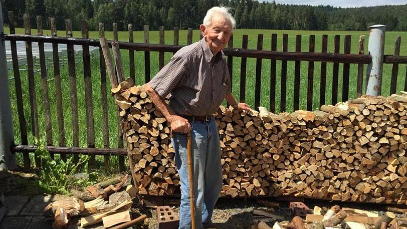 Alfred Kappauf hat sich mit dem Coronavirus infiziert. Mittlerweile geht es dem 98-Jährigen aber wieder gut.