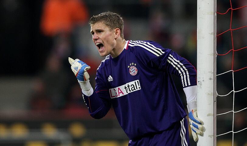 Mit seiner Entscheidung, den jungen Thomas Kraft als Nummer Eins zu implementieren, sorgte van Gaal im Jahr 2011 für den ersten Paukenschlag - und begab sich vor dem Hintergrund zahlreicher Skeptiker im Bayern-Umfeld auf sehr dünnes Eis.