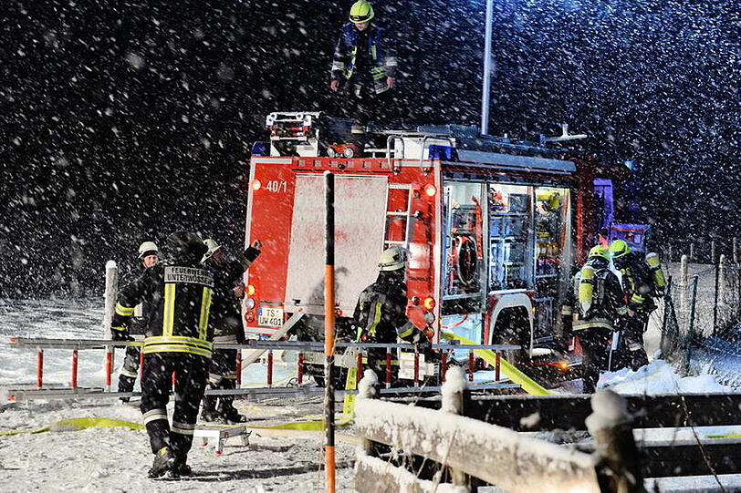 Wohnhausbrand in Unterwössen: Die Bilder vom Einsatz