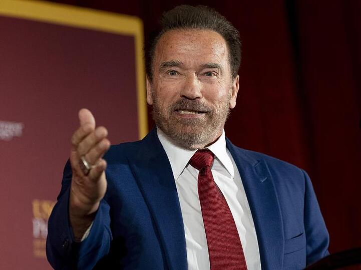Arnold Schwarzenegger hat jetzt einen Hund namens Dutch.
