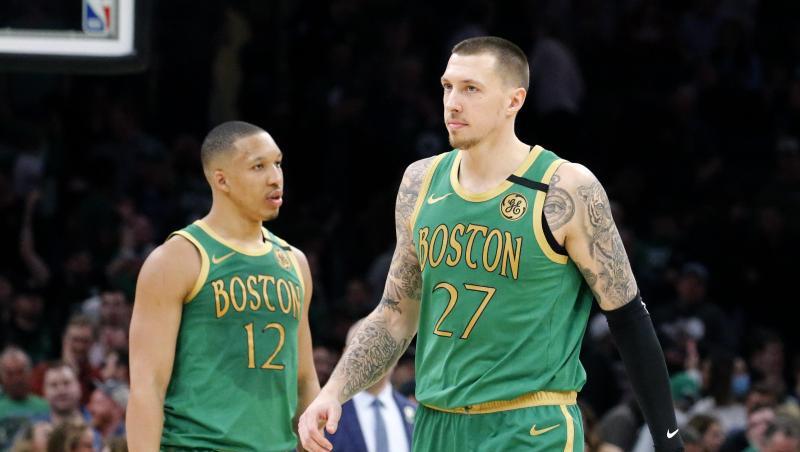 Auch das NBA-Team von Daniel Theis (r) meldet Corona-Fälle. Auch das NBA-Team von Daniel Theis (r) meldet Corona-Fälle.