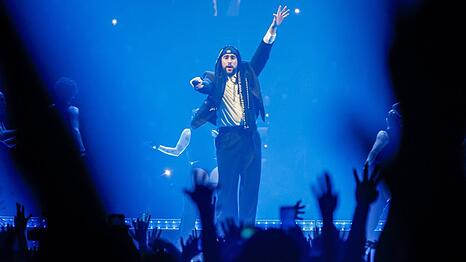 Wird auf jeden Fall Spa&szlig; haben auf der gr&ouml;&szlig;ten B&uuml;hne der Welt: Bad Bunny.