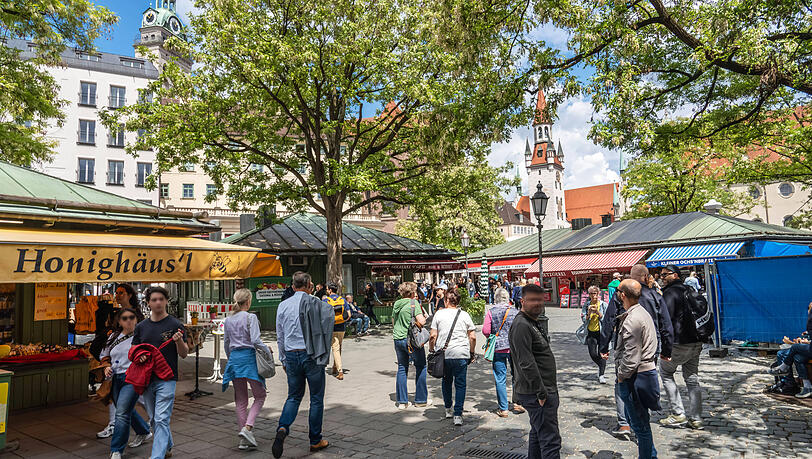 Einweg-Geschirr ist auf dem Viktualienmarkt eigentlich nicht mehr erlaubt. Doch noch dürfen es die Händler anbieten, wenn sie einen Aufpreis verlangen. Einweg-Geschirr ist auf dem Viktualienmarkt eigentlich nicht mehr erlaubt. Doch noch dürfen es die Händler anbieten, wenn sie einen Aufpreis verlangen.