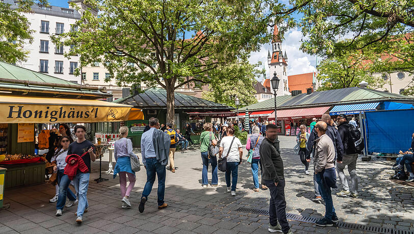 Einweg-Geschirr ist auf dem Viktualienmarkt eigentlich nicht mehr erlaubt. Doch noch dürfen es die Händler anbieten, wenn sie einen Aufpreis verlangen. Einweg-Geschirr ist auf dem Viktualienmarkt eigentlich nicht mehr erlaubt. Doch noch dürfen es die Händler anbieten, wenn sie einen Aufpreis verlangen.