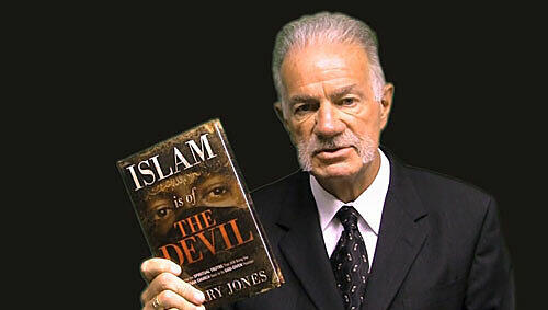 Terry Jones, Pastor der christlichen Gemeinde in Florida, will den Koran verbrennen Terry Jones, Pastor der christlichen Gemeinde in Florida, will den Koran verbrennen