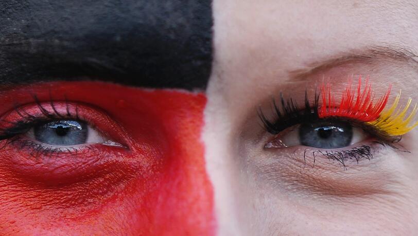 Das ZDF hat bei der TV-Live-Übertragung des EM-Viertelfinales Deutschland am Freitagabend gegen Griechenland mit 26,8 Millionen Zuschauern den Rekord bei der EURO in Polen und der Ukraine verpasst. Das ZDF hat bei der TV-Live-Übertragung des EM-Viertelfinales Deutschland am Freitagabend gegen Griechenland mit 26,8 Millionen Zuschauern den Rekord bei der EURO in Polen und der Ukraine verpasst.