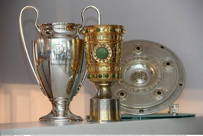 Fast zum Geifen nah für die Spieler des FC Bayern München: Das Triple aus Meisterschaft, DFB-Pokal und Champions League.