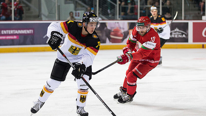 Bulle im Nationaltrikot: EHC-Star Dominik Kahun (l.) geht für Deutschland bei der WM in Russland auf Torejagd. Bulle im Nationaltrikot: EHC-Star Dominik Kahun (l.) geht für Deutschland bei der WM in Russland auf Torejagd.