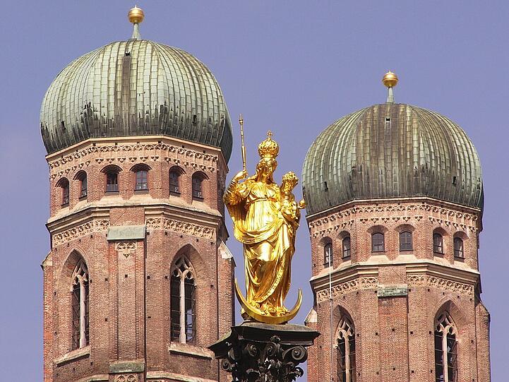 Die Mariensäule in ungewohnter Perspektive.