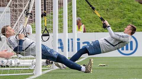 Plötzlich wieder wichtig: Christian Früchtl (rechts) ist nach der Verletzung von Sven Ulreich zur Nummer zwei hinter Bayerns Stammkeeper Manuel Neuer (links) aufgerückt.