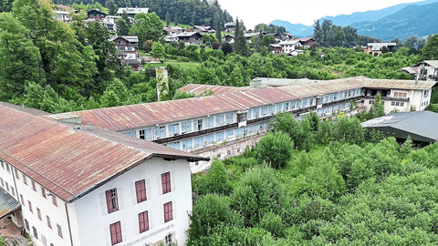 Die ehemalige Kurklinik Stanggaß in Bischofswiesen bei Berchtesgaden. Seit 1996 steht sie leer.