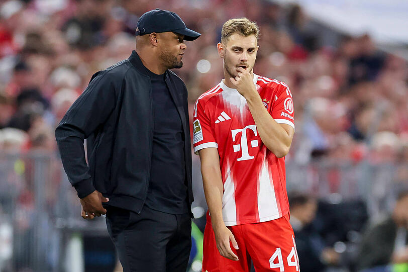 Derzeit gesetzt bei Trainer Vincent Kompany (l.): Josip Stanisic. Derzeit gesetzt bei Trainer Vincent Kompany (l.): Josip Stanisic.