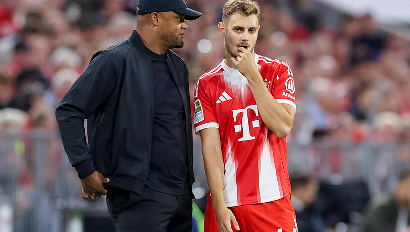 Derzeit gesetzt bei Trainer Vincent Kompany (l.): Josip Stanisic. Derzeit gesetzt bei Trainer Vincent Kompany (l.): Josip Stanisic.