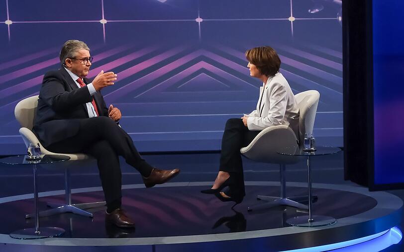 "Es spricht vieles dafür, dass Russland versucht, uns zu destabilisieren", sagt Sigmar Gabriel bei "Maischberger". "Es spricht vieles dafür, dass Russland versucht, uns zu destabilisieren", sagt Sigmar Gabriel bei "Maischberger".