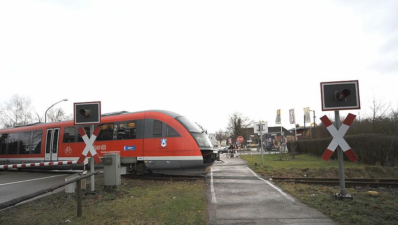 An diesem Bahnübergang in Günzburg passierte es. An diesem Bahnübergang in Günzburg passierte es.