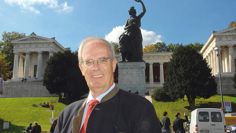 Richard Quaas wurde 1952 in Friedrichshafen geboren, der gelernte Verlagsbuchhändler lebt seit 1955 in München und ist seit 1996 Mitglied des Stadtrats. Richard Quaas wurde 1952 in Friedrichshafen geboren, der gelernte Verlagsbuchhändler lebt seit 1955 in München und ist seit 1996 Mitglied des Stadtrats.