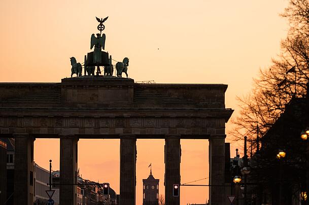 Die klassische Fahrt f&uuml;r f&uuml;nf Tage nach Berlin schl&auml;gt mit rund 500 Euro zu Buche. (Symbolbild)