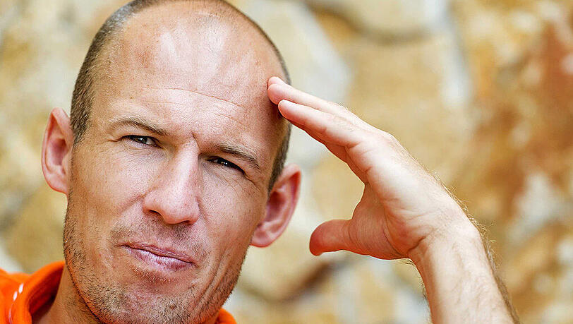 Arjen Robben hat "hohe Erwartungen" an die DFB-Elf bei der WM 2014 in Brasilien. Arjen Robben hat "hohe Erwartungen" an die DFB-Elf bei der WM 2014 in Brasilien.