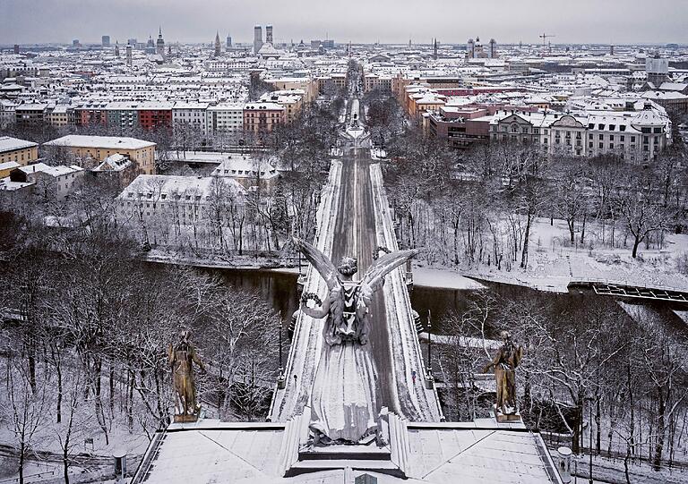 Frostiges München: Der Blick über das Maximilianeum.