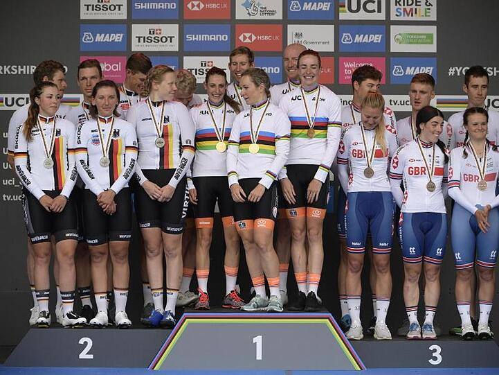 Das deutsche Team (l) musste sich nur dem Team aus den Niederlanden (M) geschlagen geben.