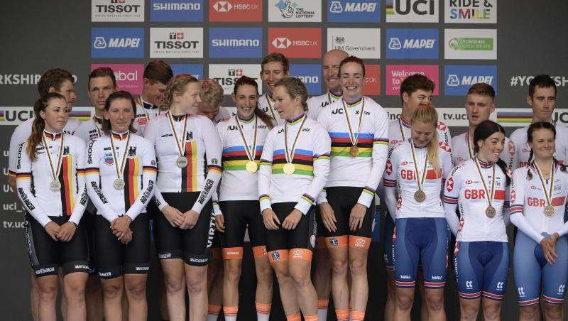 Das deutsche Team (l) musste sich nur dem Team aus den Niederlanden (M) geschlagen geben. Das deutsche Team (l) musste sich nur dem Team aus den Niederlanden (M) geschlagen geben.