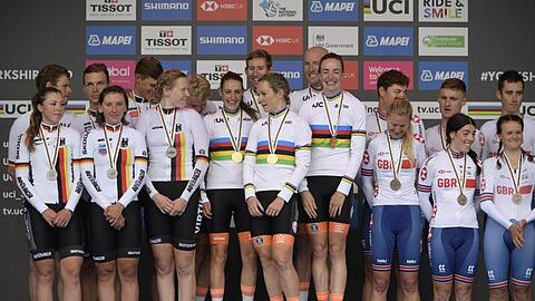 Das deutsche Team (l) musste sich nur dem Team aus den Niederlanden (M) geschlagen geben.