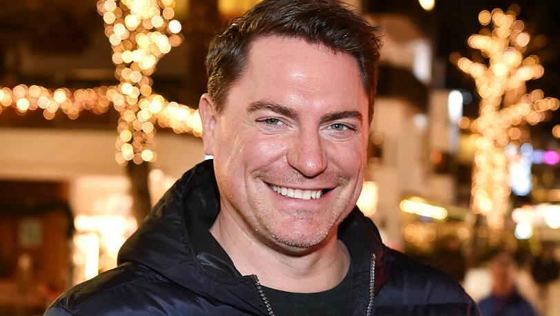 Benjamin Bieneck, der als Promi-Experte für das Sat.1-Frühstücksfernsehen und taff vor der Kamera steht, ist an Krebs erkrankt. (Archivbild)