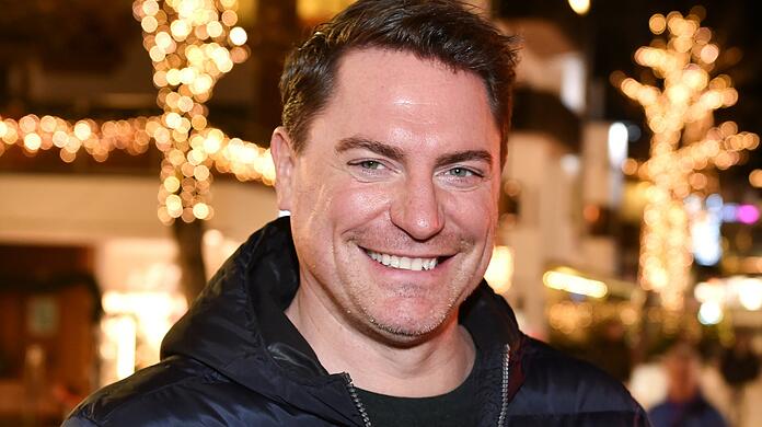 Benjamin Bieneck, der als Promi-Experte für das Sat.1-Frühstücksfernsehen und taff vor der Kamera steht, ist an Krebs erkrankt. (Archivbild)